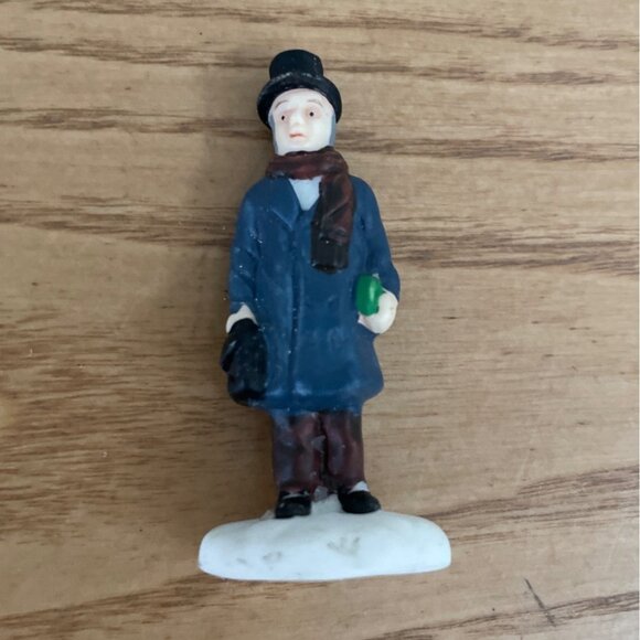 Vintage Christmas Village Figures Ceramic Hand-Painted Victorian Men Accessories - Picture 4 of 8